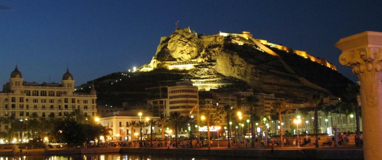Un Lujo En El Corazon De Alicante Exterior foto