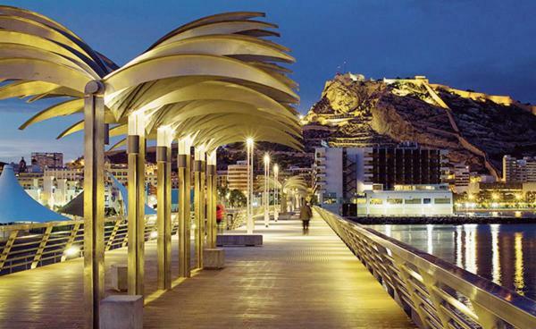 Un Lujo En El Corazon De Alicante Exterior foto